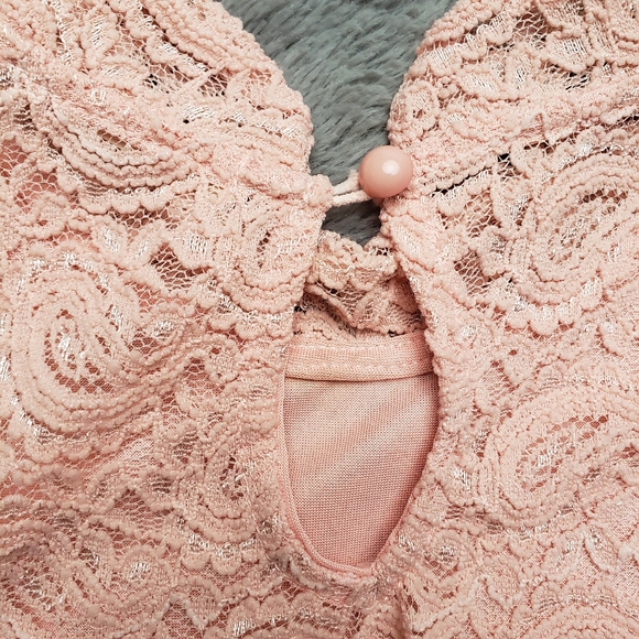 Lace pink crop top - Picture 3 of 4